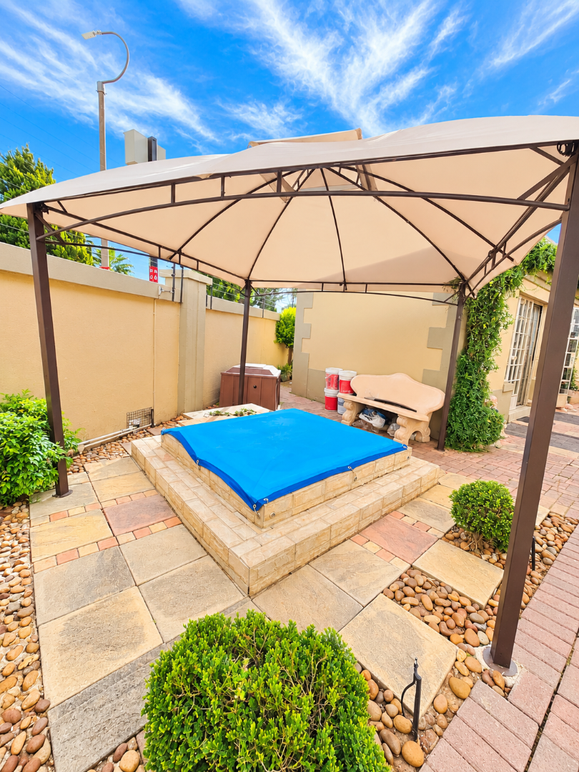 3 Bedroom Property for Sale in Flamwood North West